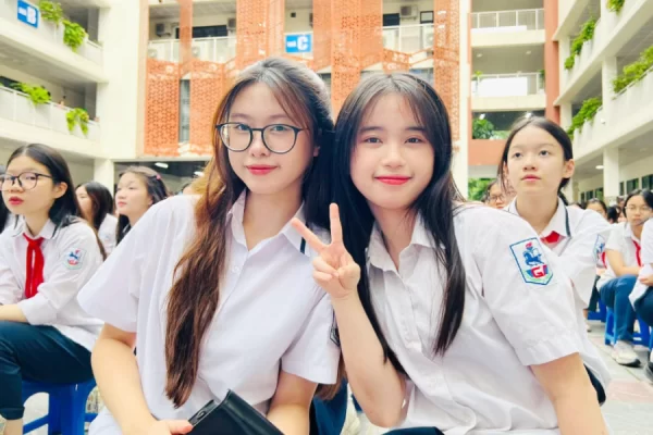 Những ai nên sử dụng mũ bảo hiểm siêu nhẹ - đối tượng là học sinh sinh viên